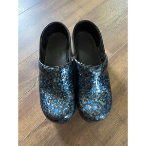 Dansko professional patent clog shoes size 7